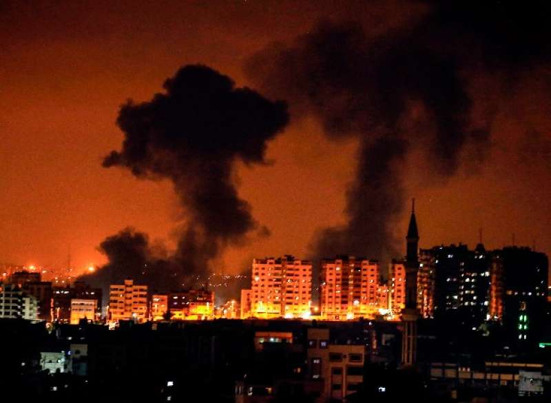 إسرائيل تفتح أبواب جهنم على غزة وسط صمت عالمي.. ماذا يحدث في فلسطين؟
