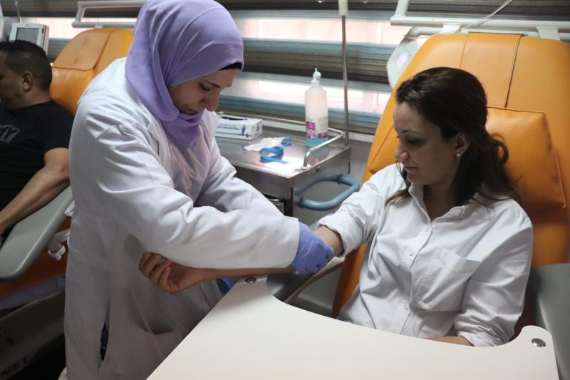نائبة محافظ الجيزة تشار بحملة التبرع بالدم للشعب الفلسطيني
