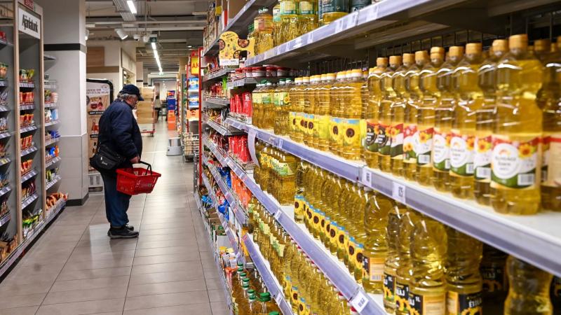 وزير التموين يصدر قرارات صارمة بشان سعر السكر في الأسواق