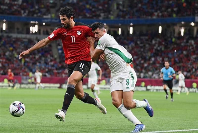 الجزائر تدرك التعادل في الوقت القاتل أمام مصر