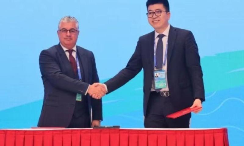 اقتصادية قناة السويس توقع اتفاقية مع هينجتونج الصينية لإنتاج الكابلات الضوئية