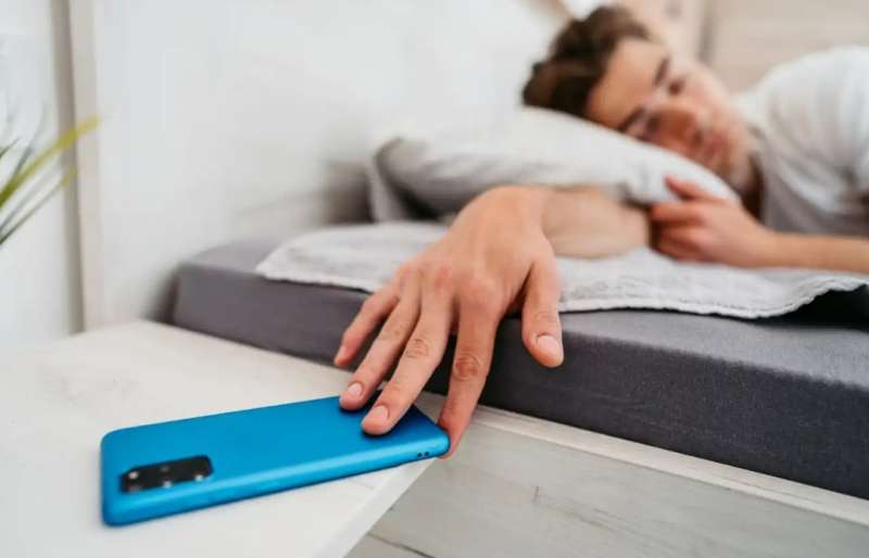 دراسة تكشف فوائد تأجيل المنبه لـ30 دقيقة قبل الاستيقاظ