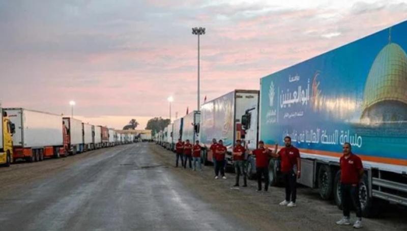 تجهيز 40 شاحنة مساعدات إنسانية لإدخالها إلى غزة من معبر رفح غدا