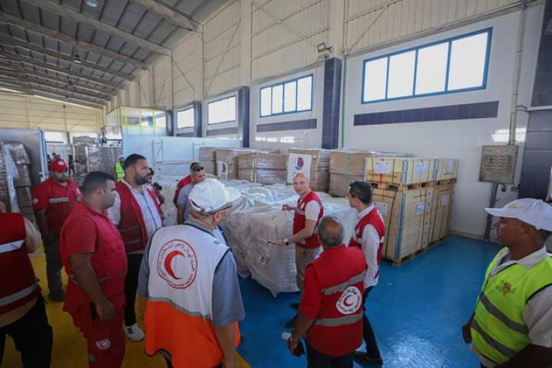 الهلال الأحمر يعلن وصول 30 طائرة محملة بمساعدات لدعم الشعب الفلسطيني