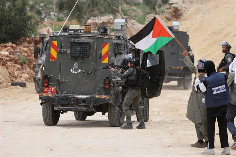 إسرائيل تعتقل 1215 فلسطينياً في الضفة الغربية منذ طوفان الأقصى