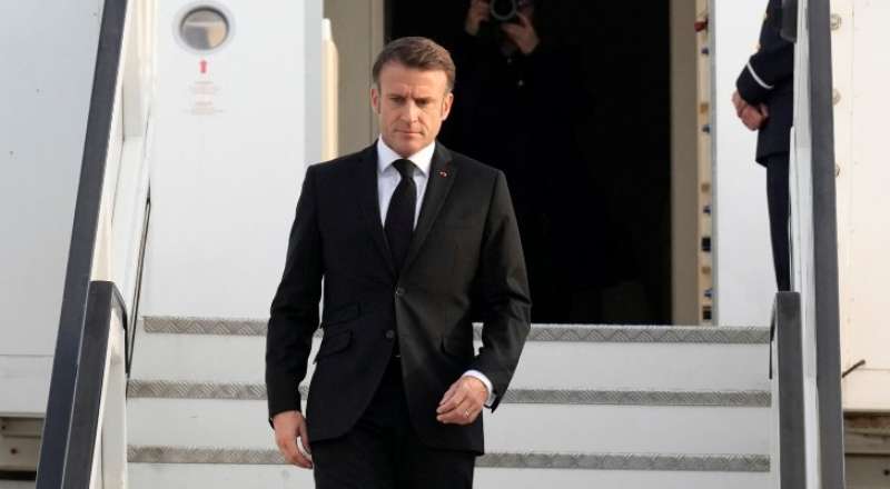 رئيس فرنسا يصل إلى تل أبيب في زيارة داعمة