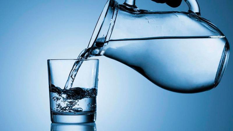 4 فوائد ضرورية يوفرها شرب الماء الدافئ يوميا