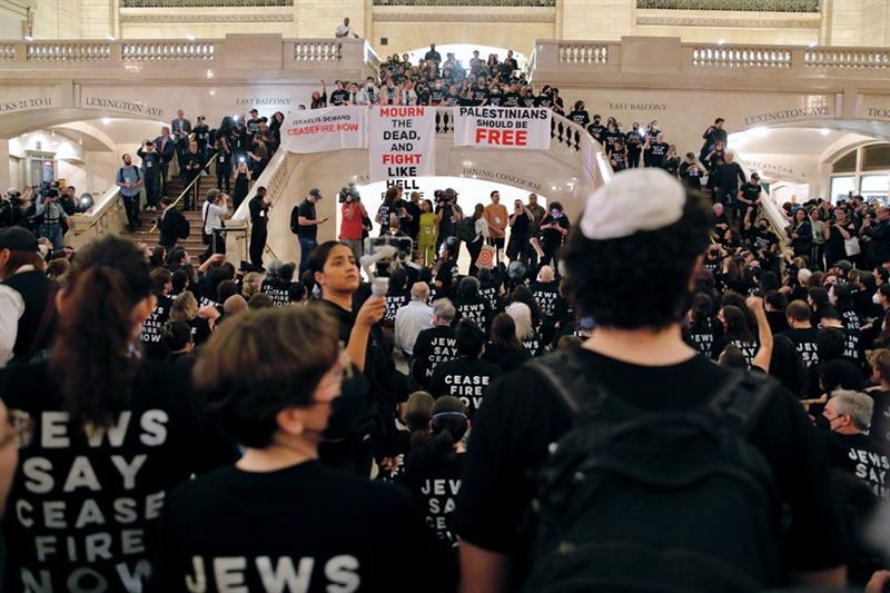 اعتقال مئات اليهود في نيويورك خلال احتجاج على الحرب الإسرائيلية في غزة