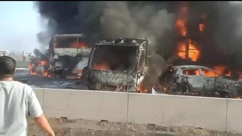 كارثة على الطريق الصحراوي.. مصرع وإصابة 95 شخصا في حادث تصادم عدد من السيارات