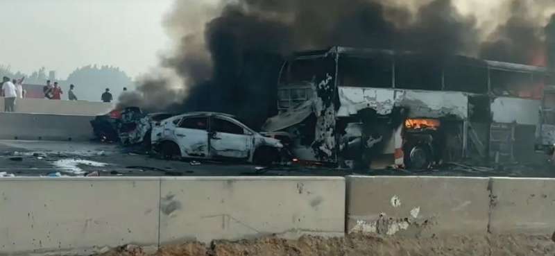 حادث مروع بوادي النطرون.. 35 متوفيًا و60 مصابًا وتفحم عشرات السيارات «فيديو»