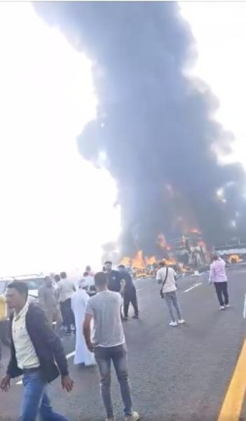 طلاب يفترشون الأرض.. ماذا حدث لأتوبيس المدرسة المحترق في حادث طريق الإسكندرية؟