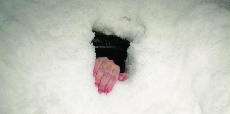 بعد قضاء ليلة في الثلج.. العثور على امرأة متجمدة بولاية مينيسوتا