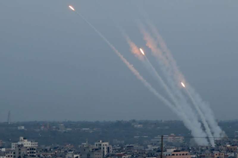 المقاومة الفلسطينية تطلق رشقات صاروخية تجاه تل أبيب