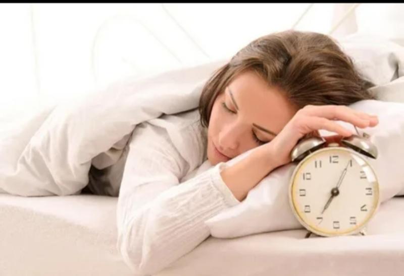 فوائد وأضرار النوم لأكثر من 9 ساعات يوميًا