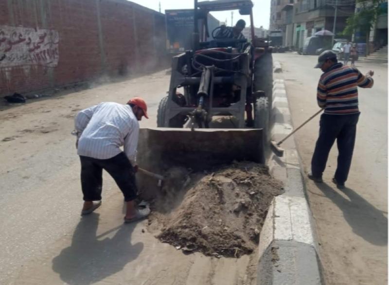 رفع 150 طن أتربة و 150 طن مخلفات أخرى بطرق ميت غمر وأجا والمنصورة بالدقهلية