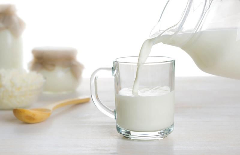 فوائد وأضرار شرب الحليب يوميا 