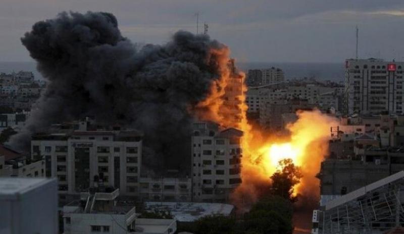  الاحتلال يقصف محيط مستشفى القدس في غزة