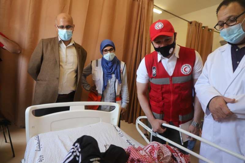 «الهلال الأحمر»: أكثر من 70 ألف ساعة تطوع حتى الآن لتقديم المساعدات لغزة