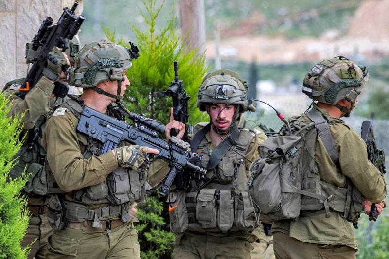 جيش الاحتلال الإسرائيلي يقصف خلية تابعة لحزب الله اللبناني