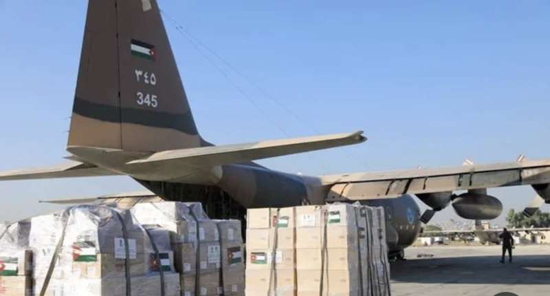الهلال الأحمر المصري : وصول المعونات والمساعدات الأنسانيه لقطاع غزه عن طريق مطار العريش