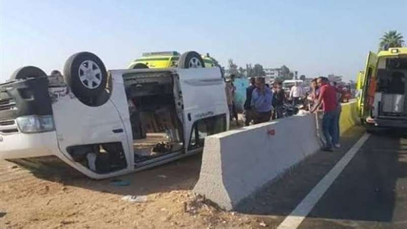 إصابة 14 شخصا بينهم مواطنين من دولة الإمارات إثر حادث مروع في الوادي الجديد