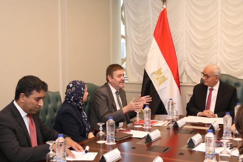 وزير التعليم مع مدير المجلس الثقافي البريطاني في مصر