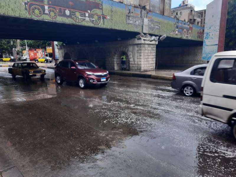 أمطار متوسطة على الإسكندرية.. و187 سيارة لسحب تراكمات المياه