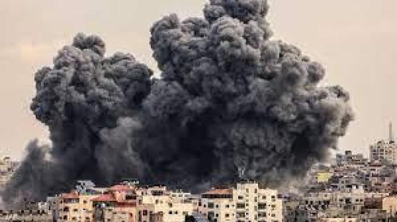 قصف إسرائيلي يستهدف محيط مستشفى كمال عدوان بغزة