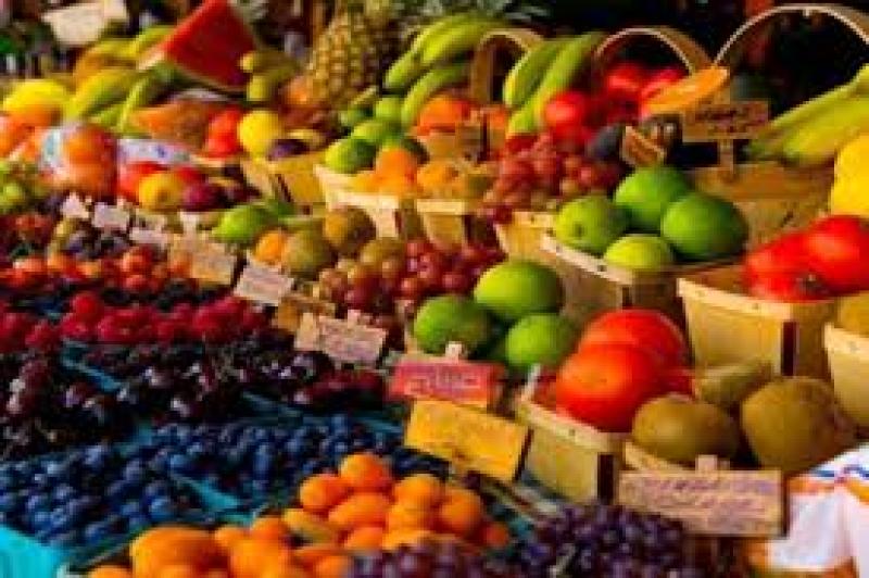 أسعار الخضروات والفاكهة اليوم الجمعة في الأسواق