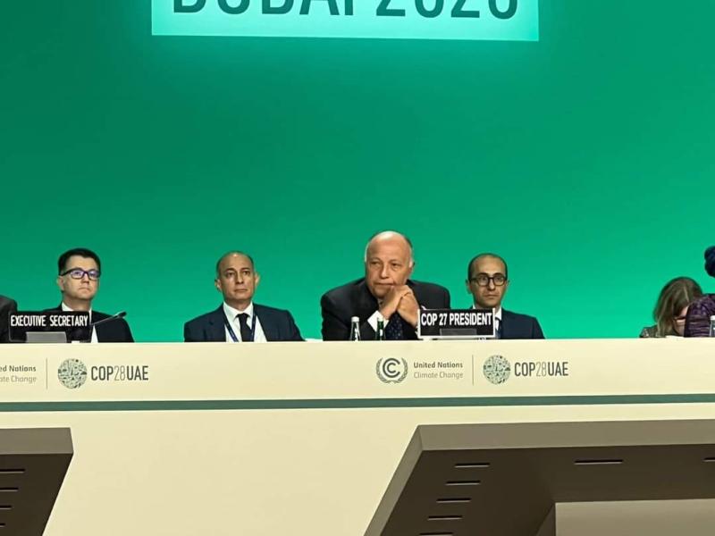وزير الخارجية يشارك في الجلسة الافتتاحية لمؤتمر المناخ COP28 ويسلم رئاسة المؤتمر للجانب الإماراتي