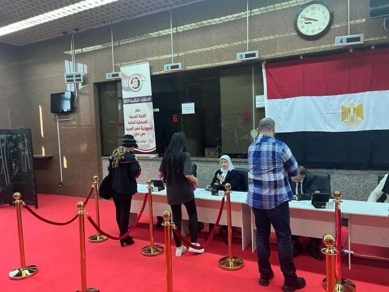 غلق باب تصويت المصريين بالخارج في انتخابات الرئاسة بالإمارات