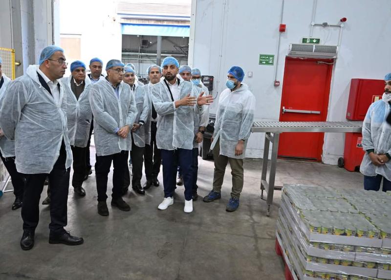 رئيس الوزراء يتفقد مصنع ريتش لاند للصناعات الغذائية بالسادات