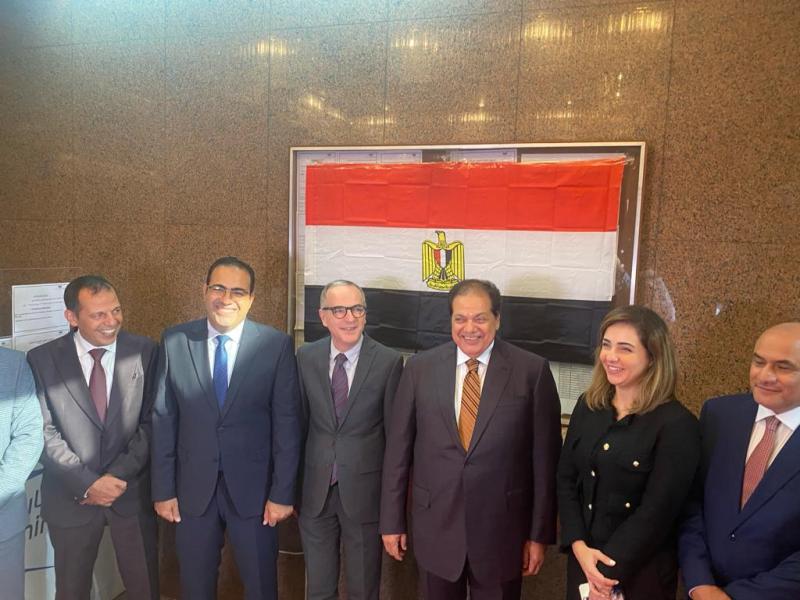 وكيل البرلمان ورئيس شباب المصريين بالخارج يتفقدان مقار الانتخابات بالإمارات