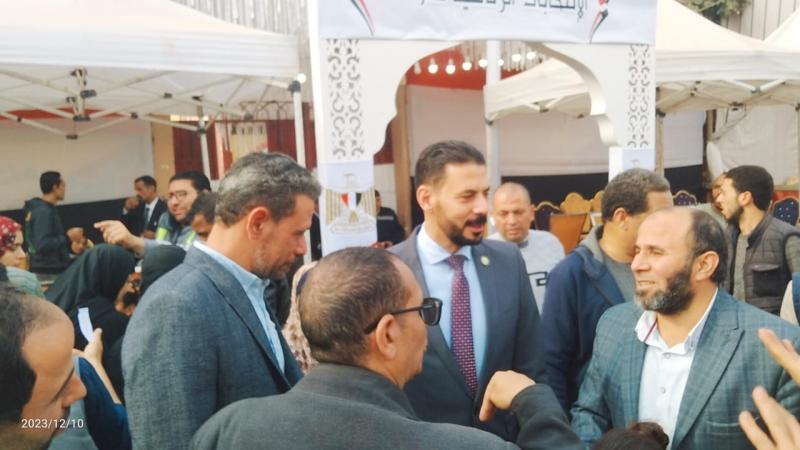 أهالي كرداسة يحتشدون أمام صناديق الاقتراع لدعم المرشح الرئاسي عبدالفتاح السيسي
