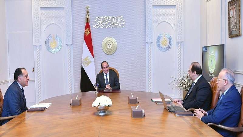 الرئيس السيسي يعقد اجتماعًا برئيس الوزراء ومدير المخابرات العامة
