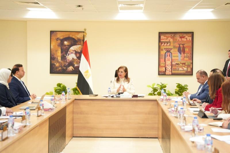 وزيرة التخطيط والتنمية الاقتصادية تتابع مسودة تقرير منظمة OECD الاقتصادي لمصر