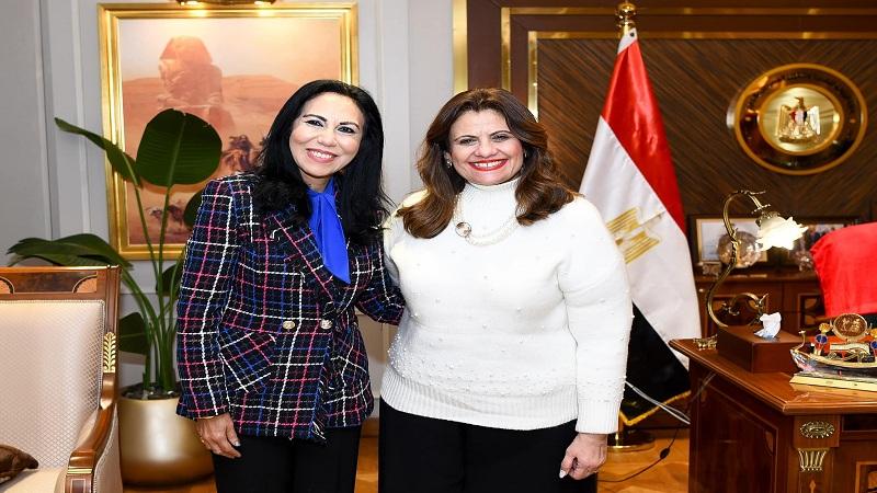 وزيرة الهجرة- الكاتبة سماح أبو بكر عزت
