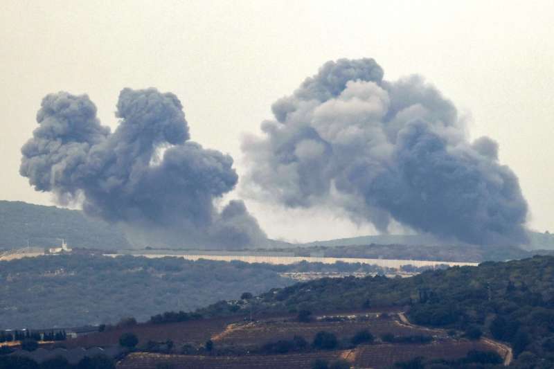 سلطات الاحتلال ترصد إطلاق 20 صاروخا من لبنان نحو كريات شمونة.. فيديو