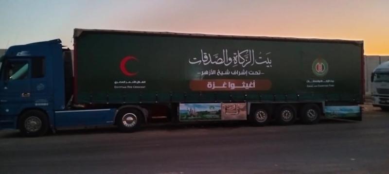 وصول أكبر قافلة مساعدات من بيت الزكاه المصري لرفح تمهيدا لدخول غزة