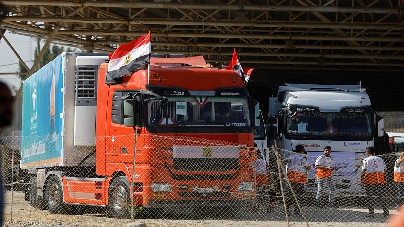 دخول 180 شاحنة مساعدات إلى معبر كرم أبو سالم