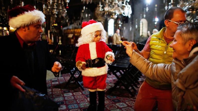 ما حكم تهنئة غير المسلمين بالكريسماس ورأس السنة؟ «الإفتاء» تجيب