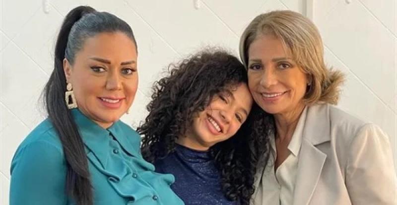 رانيا يوسف تنشر صورًا من كواليس مسلسل فوبيا مع ابنتها نانسي