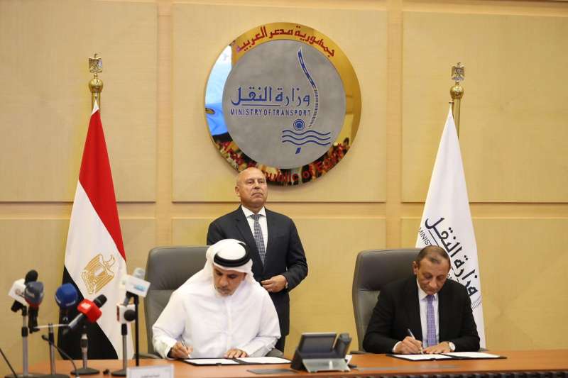وزير النقل يشهد التوقيع بالأحرف الأولى بين الهيئة العامة لموانئ البحر الأحمر ومجموعة موانئ أبوظبي
