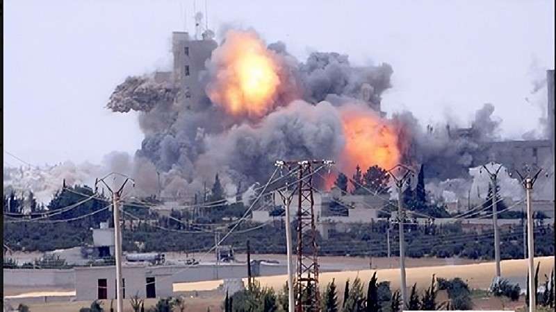 عاجلI انفجارات شديدة في قاعدة أمريكية بسوريا