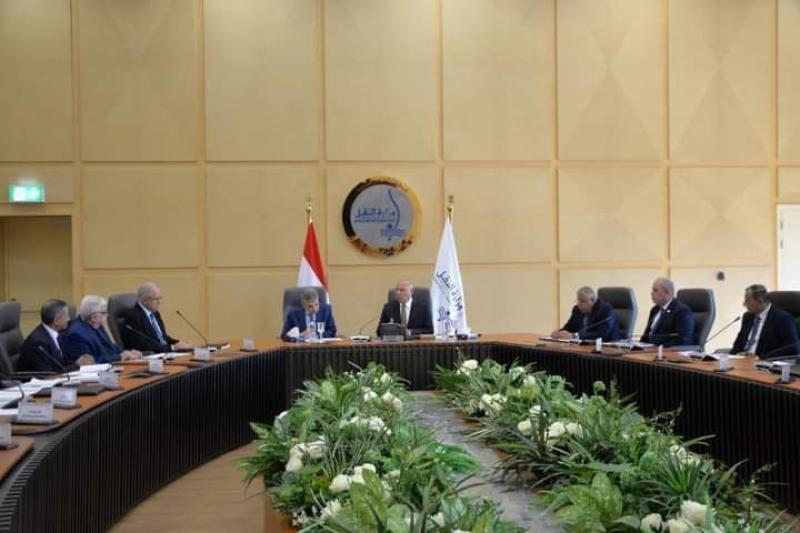 وزير النقل يبحث مع رئيس هيئة قناة السويس سبل تعظيم بناء وإصلاح السفن في مصر