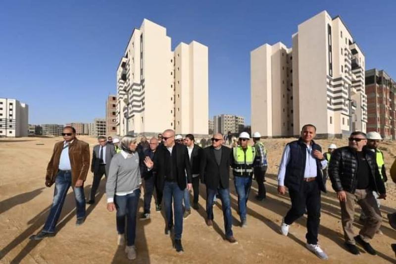 وزير الإسكان يتفقد موقف تنفيذ وحدات المبادرة الرئاسية «سكن لكل المصريين»