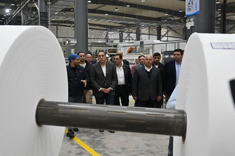 رئيس الوزراء يزور شركة «يان جيانغ إيجيبت» المحدودة للمنتجات.. «صور»