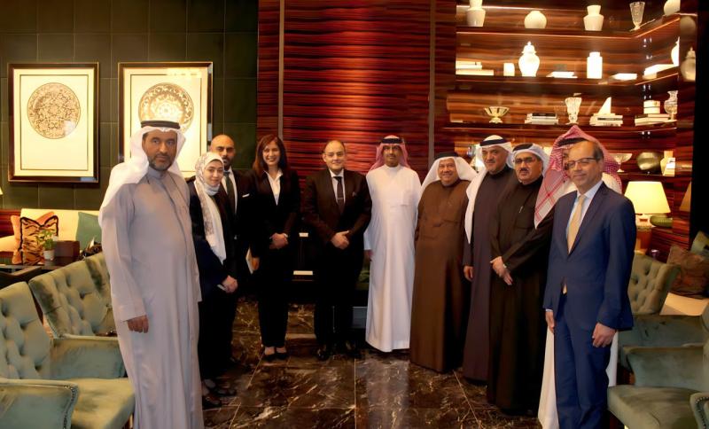 وزير التجارة والصناعة يعقد سلسلة لقاءات مكثفة مع عدد من المسؤولين وممثلي مجتمع الأعمال بالبحرين