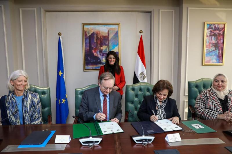 وزيرة التعاون الدولي تشهد توقيع اتفاقية المبادرة الوطنية لتمكين الأطفال