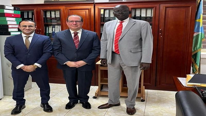 السفير المصري في جوبا يلتقي وزير النقل الجنوب سوداني